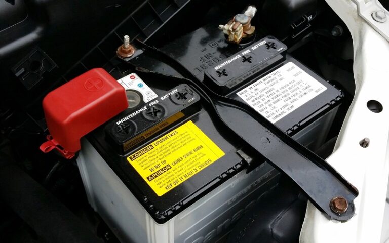 Come mantenere in funzione la tua auto: batterie e pezzi di ricambio